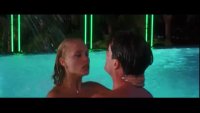 Шикарный секс в бассейне под водопадом