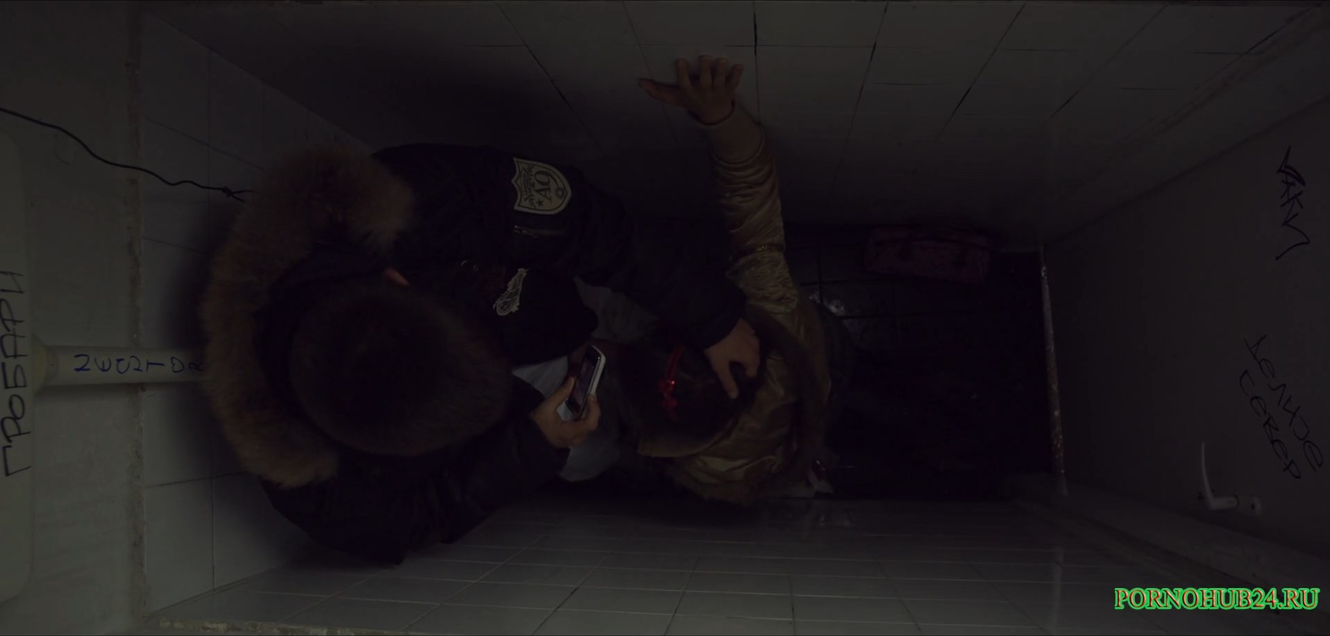 Девушка делает парню минет в туалете » Эротические сцены из фильмов порно сцены секса